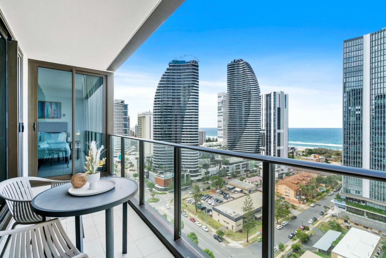 Apartment Elegant 2-bed With Stunning Views, Pool, Bbq, Gym *